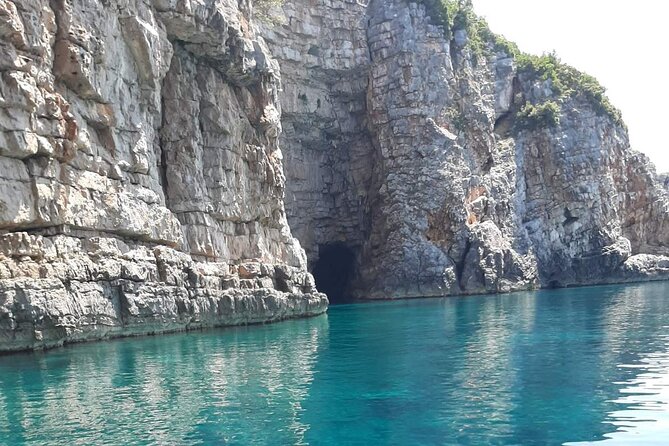 3 Hours Speed Boat tour to the Blue Cave - What the speedboat format adds