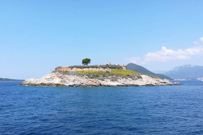 Blue Cave Adventure & Beach Time - What the captain adds to the experience