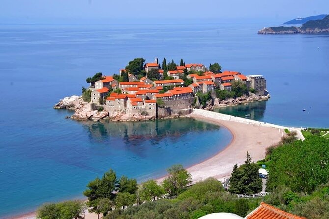 Enjoy Private Transfers by Car or Van from Tivat Airport to Kotor or Budva - How the Timing Range Affects Your Plans
