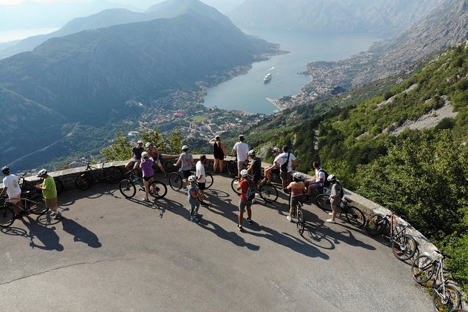 Epic 25 Turns Downhill Bike Descent w/ Panoramic Cable Car Ascent - Meeting in Škaljari and heading uphill