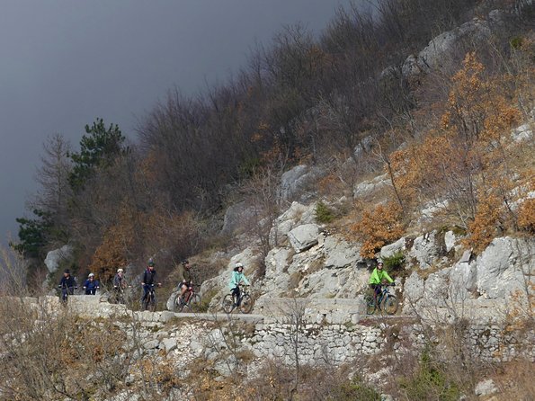 Express Cable Car ascent & 25Turns Epic Bike Descent. - Timing, Weather, and Cancellation Details