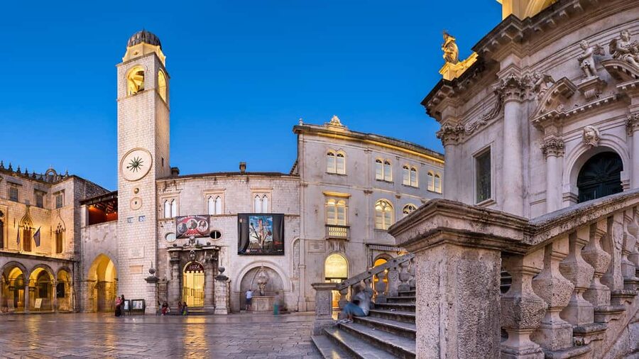 From Budva: Dubrovnik Guided Tour with Free Time - Entering Dubrovnik’s old town with the guide