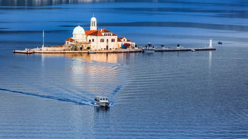 From Dubrovnik: Montenegro Boat Tour from Perast to Kotor - Guides, drivers, and group rhythm