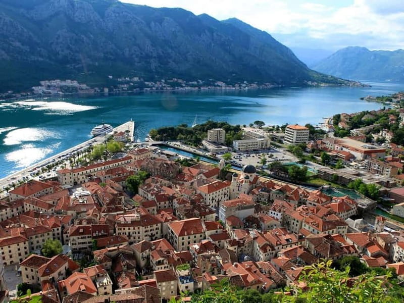 From Dubrovnik: Montenegro Day Trip with Boat Cruise - Crossing the border from Croatia into Montenegro