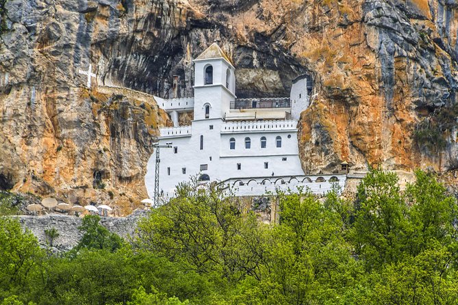 Ostrog monastery and Niagara waterfalls - Who will enjoy this tour most