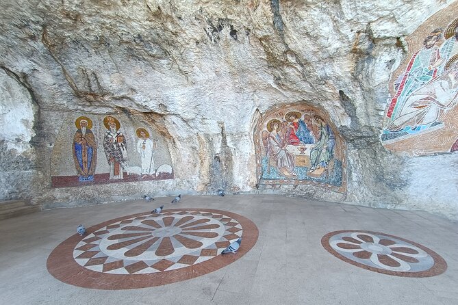Ostrog Monastery tour - Dragan makes the private format matter