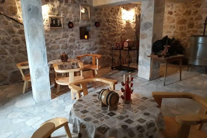 Private tour: Homemade food and wine tasting at my family home - Arriving in Njegusi and meeting the Popovic family