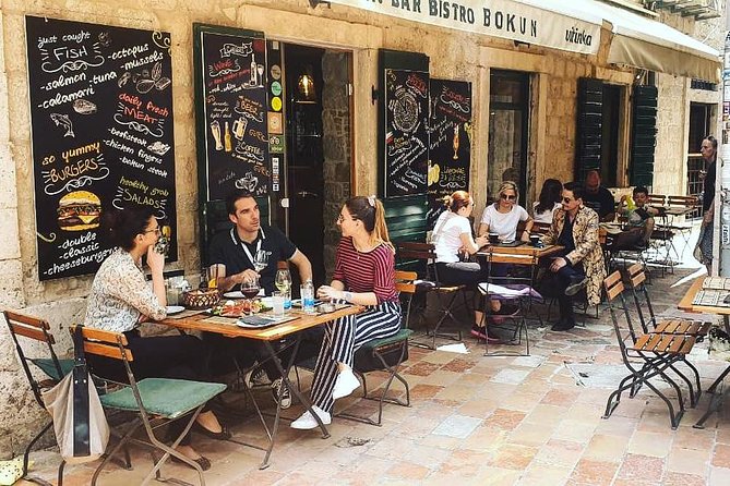 Private Walking tour with Wine and Food - A Montenegrin meal near Trg Sv. Tripuna