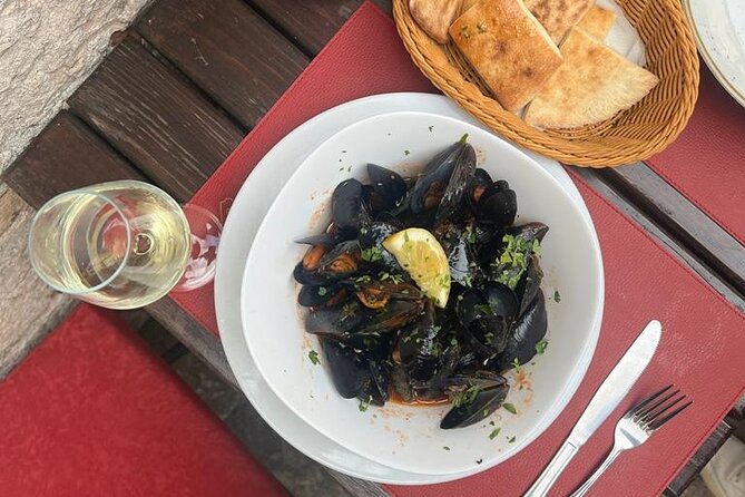Private Walking tour with Wine and Food - Is $113.99 per person a fair price?