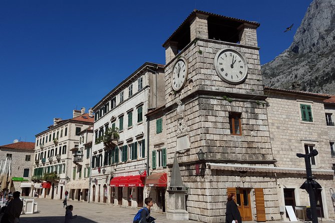 Private Walking tour with Wine and Food - The Farmers Market and the first bites