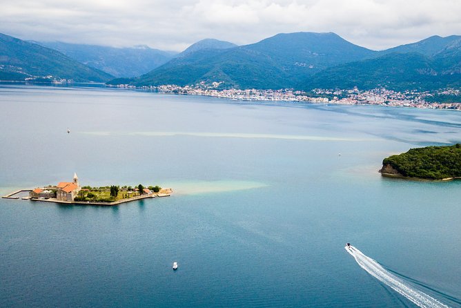 Private Your Day, Your Way - What comes with the speedboat