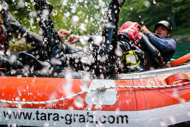 Rafting Adrenalin 7km - The first rapids and the changing pace