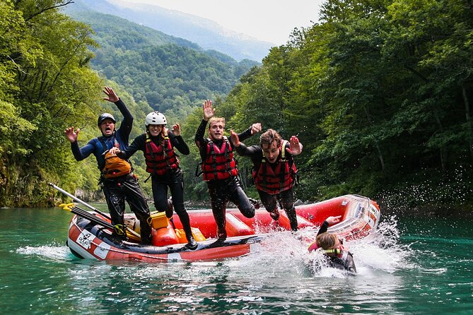 Rafting Adrenalin 7km - A halfway pause for swimming and photos