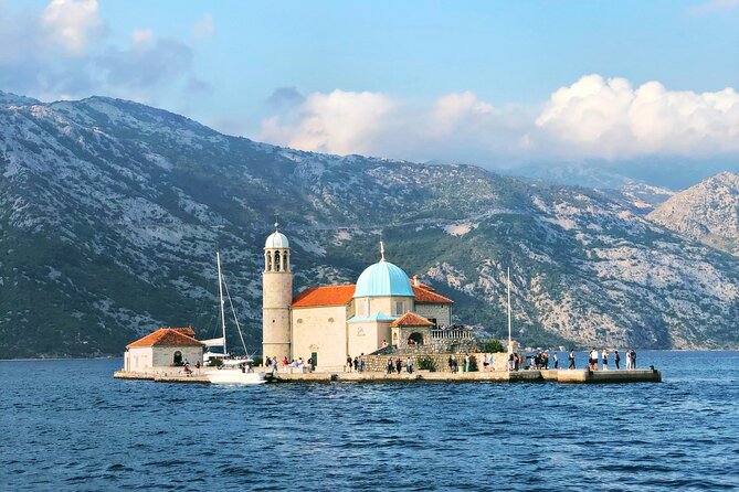 Rent a speedboat - up to 15 people(charged per hour) - A skipper who helps you use short time well